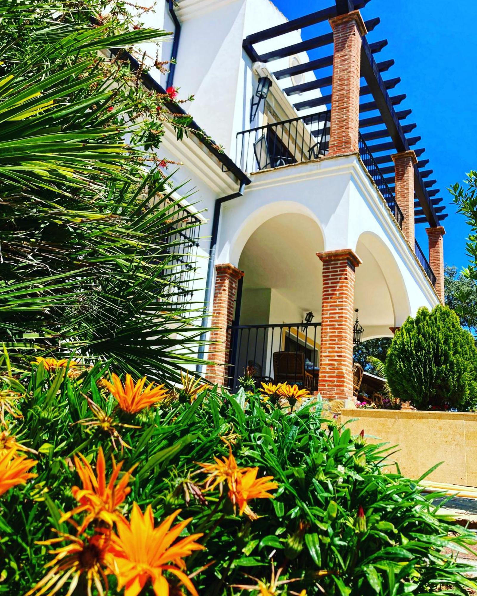 Encinas Villa